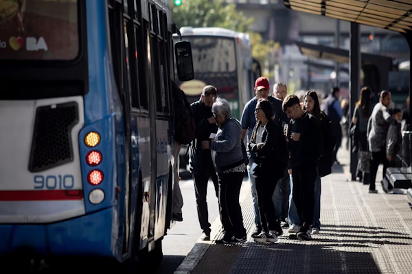 Junio: se disparan las tarifas de transporte y peajes
