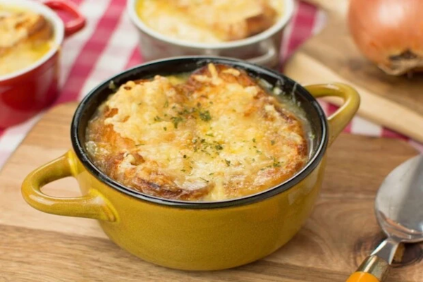 Tips para hacer la sopa de cebolla gratinada perfecta para el frío