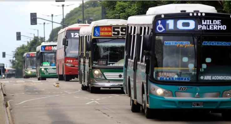 La UTA pide un aumento de sueldos y amenza con un paro de colectivos