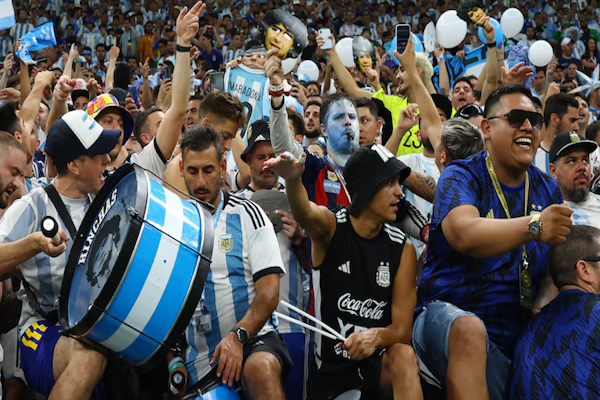 Mundial: las barras que buscan dominar la tribuna de la selección argentina