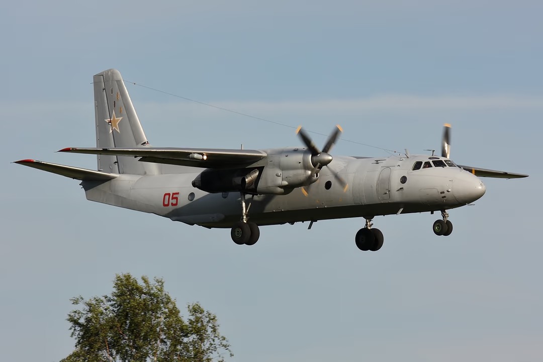Tragedia militar en la India: cinco soldados murieron tras estrellarse un avión