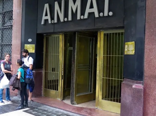 Anmat prohibió la venta de una serie de aromatizantes, desinfectantes y productos para piletas