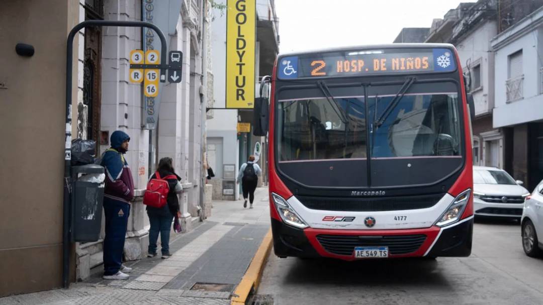 Las empresas de colectivos de Santa Fe amenazan con restringir servicios por falta de fondos