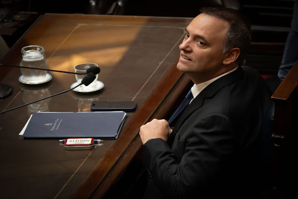 Blindaje a Adorni: el oficialismo somete a debate los alcances de la moción de censura