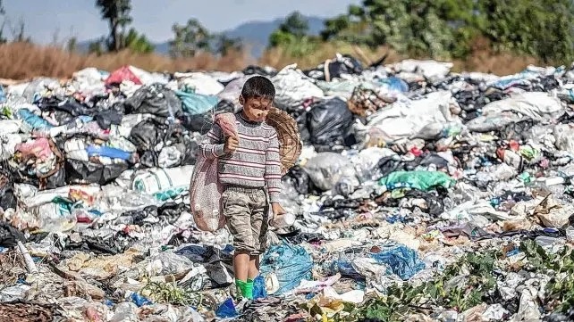 Por la pobreza y la vulnerabilidad social, extienden la emergencia educativa y sanitaria
