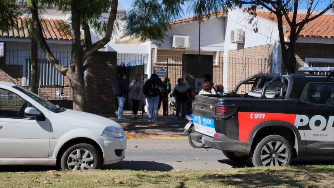 Apuñalaron a un joven de 31 años dentro de una escuela en Rafaela