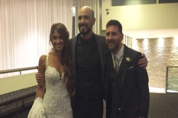 Abel Pintos le cantó el “Feliz cumpleaños” a  Messi en Rosario