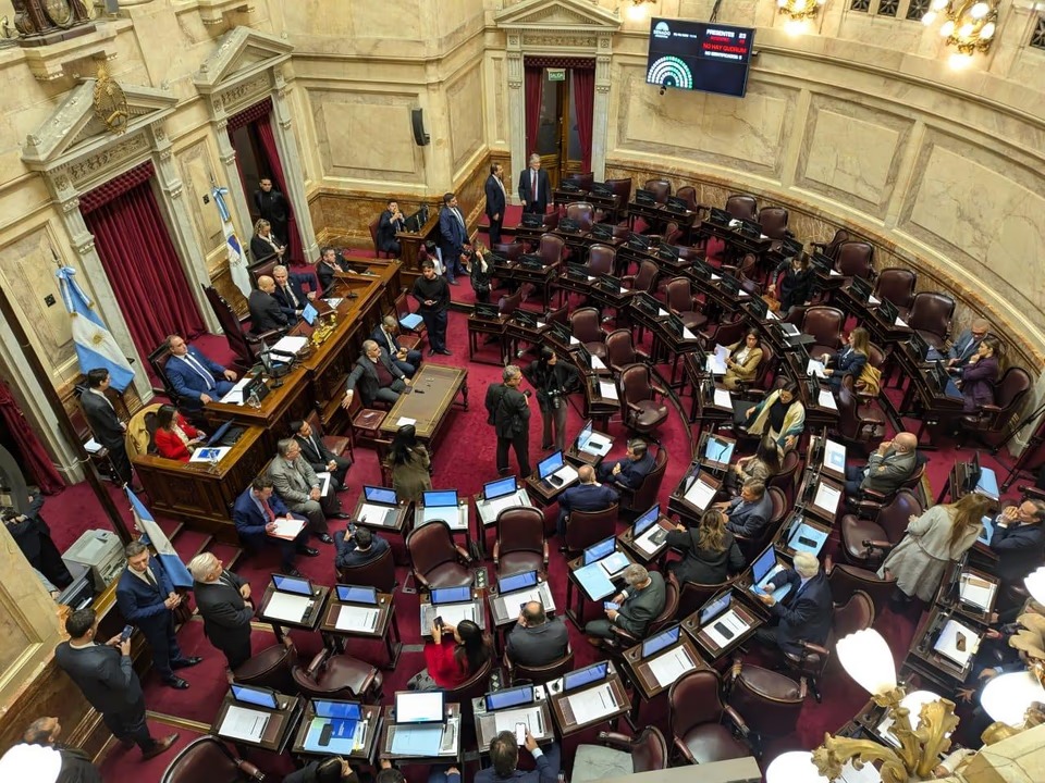 No hubo quórum en el Senado y se levantó la sesión: buscaban la interpelación de Adorni