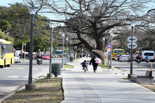 Provincia y Municipalidad inauguran la puesta en valor del cantero central de J.J. Paso 