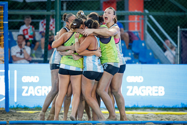 Mundial de beach handball: Las Kamikazes salieron campeonas