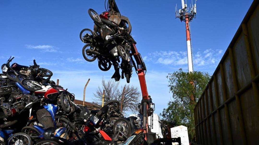 Compactarán más de 460 motos y autos retenidos en el depósito municipal