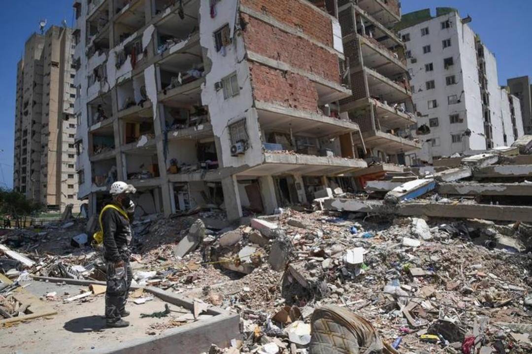 Venezuela: los socorristas continúan trabajando sin descanso