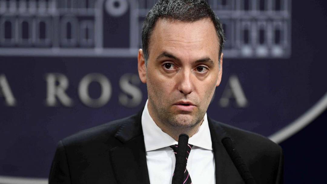 La Justicia le prohibió salir del país a Manuel Adorni en la causa por enriquecimiento ilícito