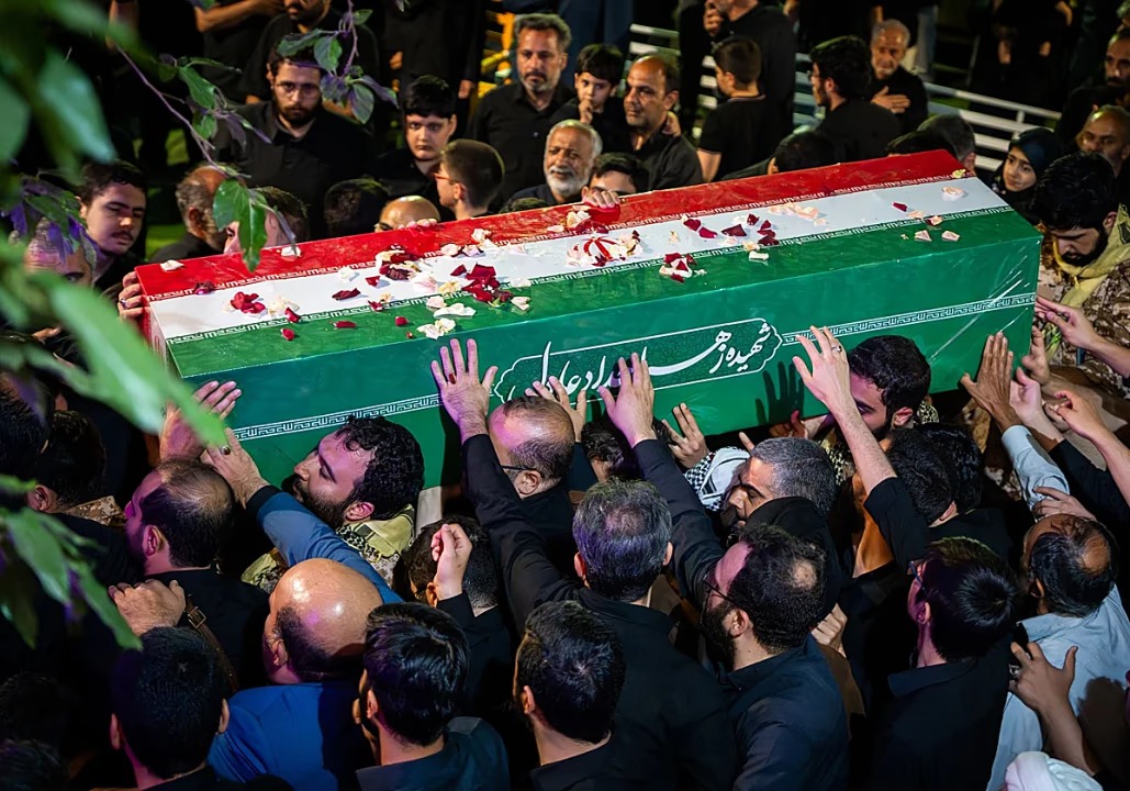 Teherán inició los funerales de Estado de Alí Jamenei con varios miles de fieles
