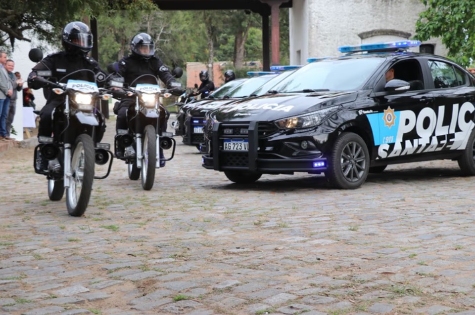 Detuvieron a dos policías por un presunto robo durante un control