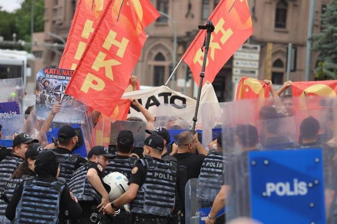 Comienza en Ankara la cumbre de la OTAN en medio de protestas