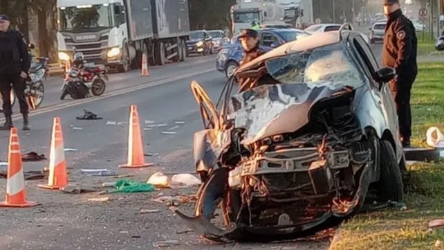 Murió un joven de 27 años tras un violento choque contra un árbol sobre la Ruta 11 