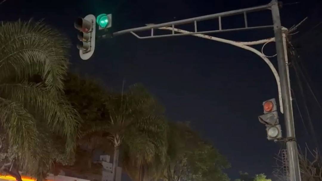 Tras los festejos, debieron repararse los semáforos de Bulevar y Rivadavia