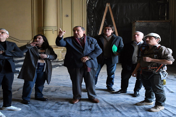 Poletti recorrió la obra del Teatro Municipal