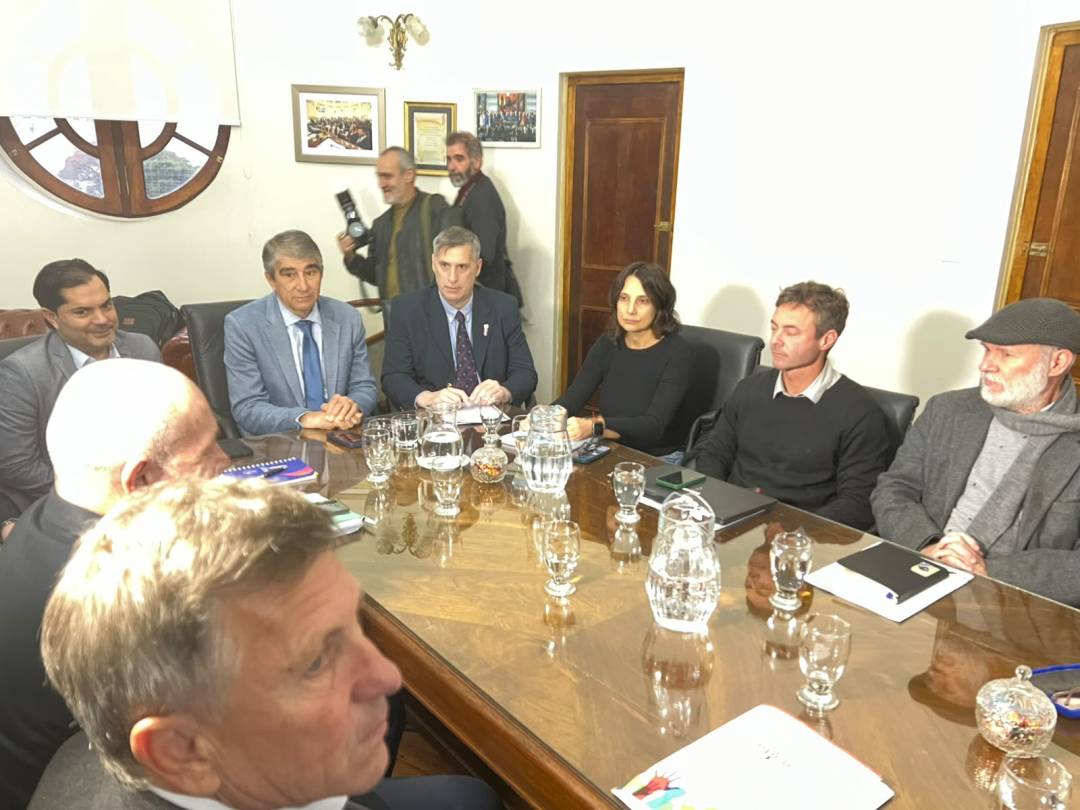 Paritarias en Santa Fe: el Gobierno ofreció aumentos del 15% con mínimos garantizados