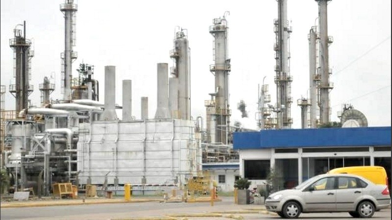 Pampa Energía cierra su planta en Puerto San Martín: están en riesgo 130 empleos y el país se queda sin producción de caucho