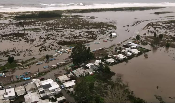 Aumentan a 13 las personas fallecidas por temporal que azota a Chile