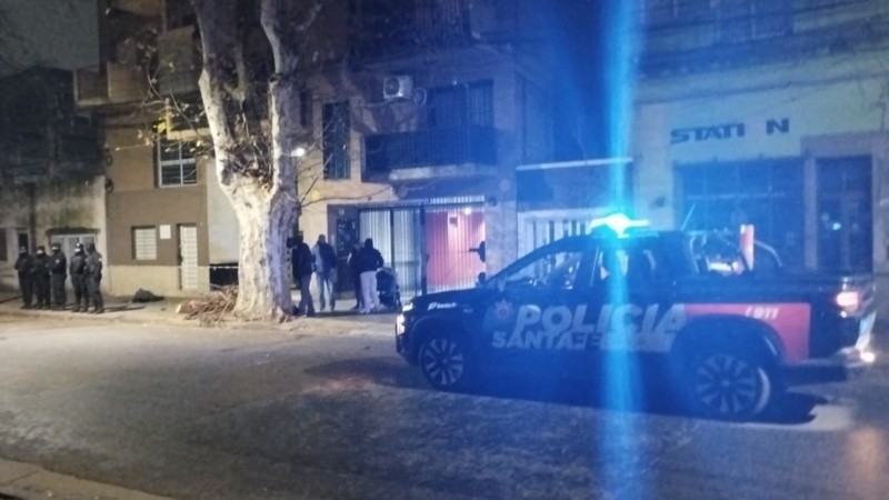 Encontraron muerto a un joven e investigan si cayó de un tercer piso