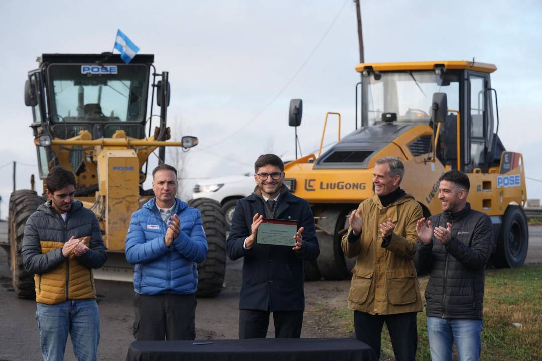 Pullaro puso en marcha la recuperación de la Ruta Nacional A012: “Hay un Gobierno Provincial que se hace cargo porque tiene un plan de obra pública”