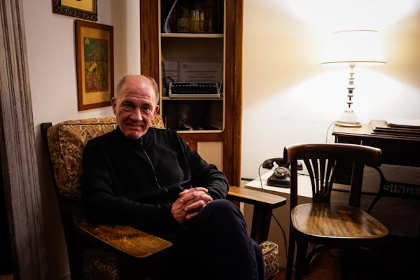 Darío Grandinetti, a 50 años de su debut y el regreso a Rosario