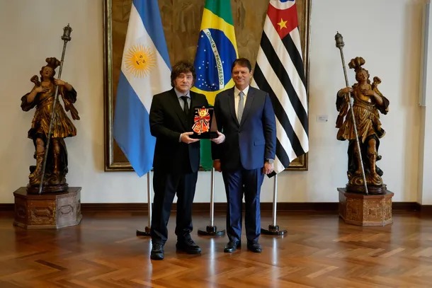 Por el viaje a Brasil, denuncian penalmente a Javier Milei por malversación de fondos públicos