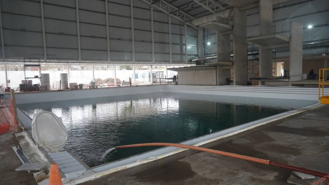 Juegos Suramericanos 2026: el Centro Acuático de Rosario ya luce sus piletas con agua a al espera de los competidores