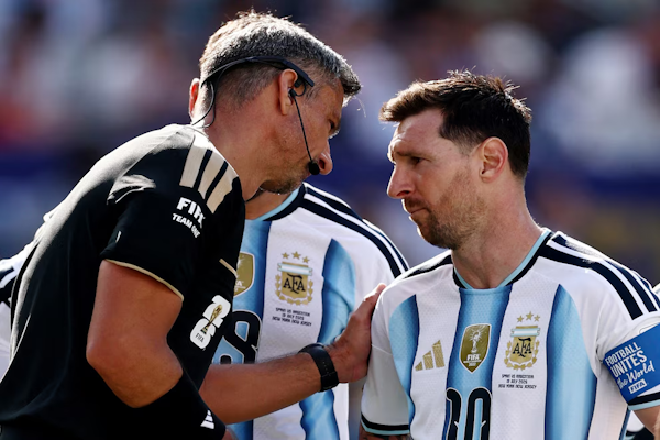 Final del Mundial: el árbitro entre Argentina y España habló por primera vez