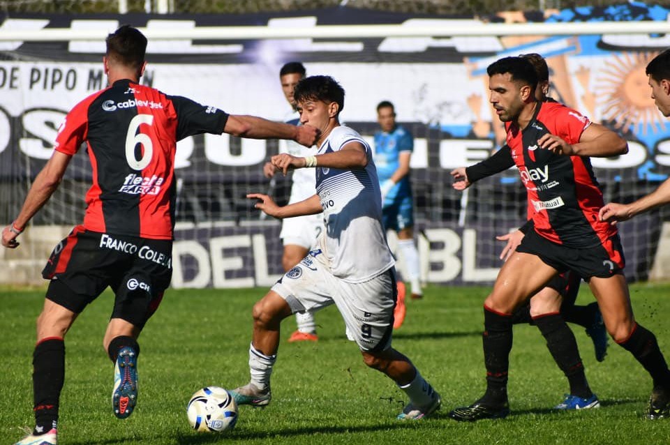Colón mereció algo más pero le alcanzó para empatar con Acassuso