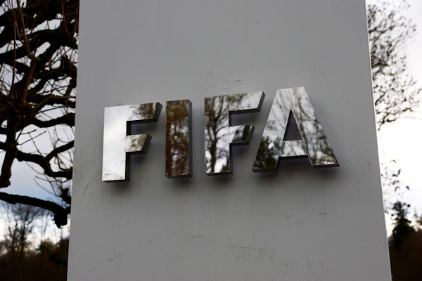 La UEFA evalúa iniciar acciones legales contra la FIFA