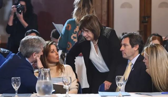 Sin respaldo, el oficialismo dio de baja la cláusula de venta de tierras a extranjeros para salvar la sesión