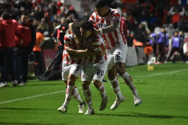 Unión superó a Lanús con dos golazos en el 15 de Abril
