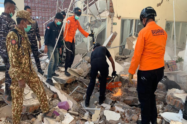 Potente terremoto en Indonesia: se reportan 38 muertos