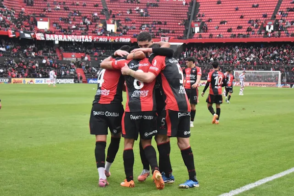 Colón reaccionó en el segundo tiempo para derrotar a Patronato en el Brigadier