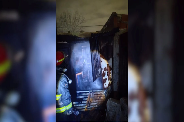Se incendió su casa al calentar ollas con agua contra una pared de chapa 