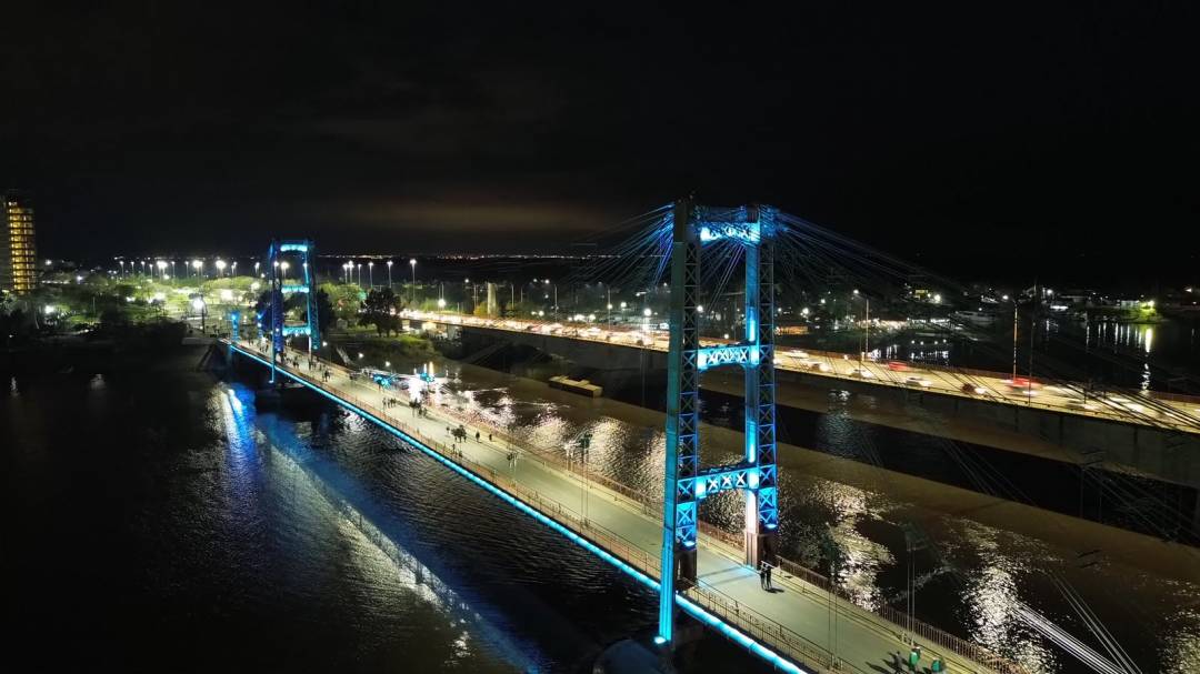 El puente Colgante volvió a lucir su iluminación al 100%