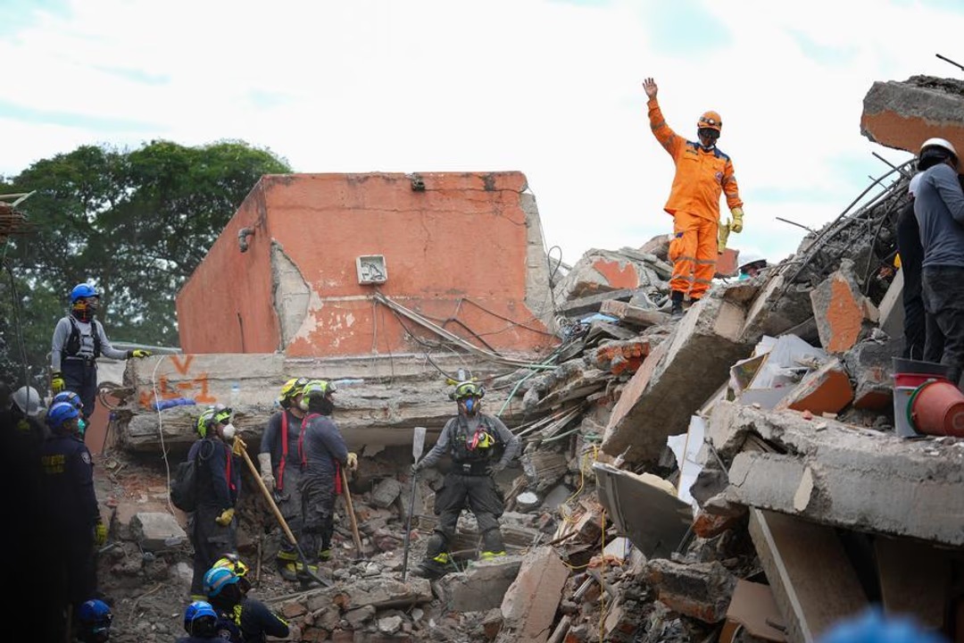El Gobierno enviará un avión Hércules con ayuda humanitaria y voluntarios del Ejército a Colombia