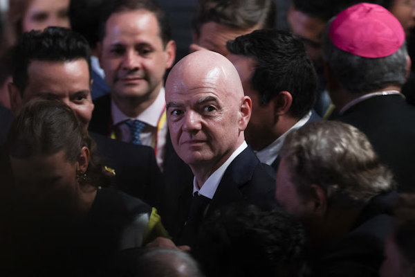 Crisis en la FIFA: despidieron al número 3 del organismo que desafió a Infantino