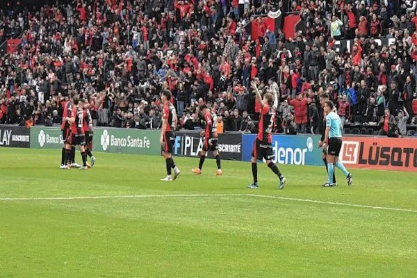 Colón mejoró en los segundos tiempos