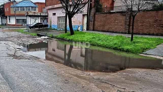 Un socavón que lleva más de 20 años preocupa a los vecinos de Barranquitas