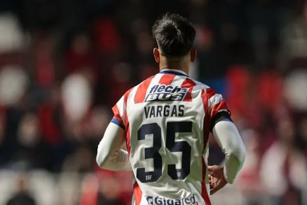 Unión buscaría un refuerzo según la gravedad de la lesión de Vargas