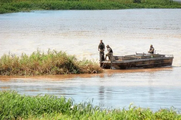 Laguna Setúbal: el miércoles comienzan a retirar camalotes 