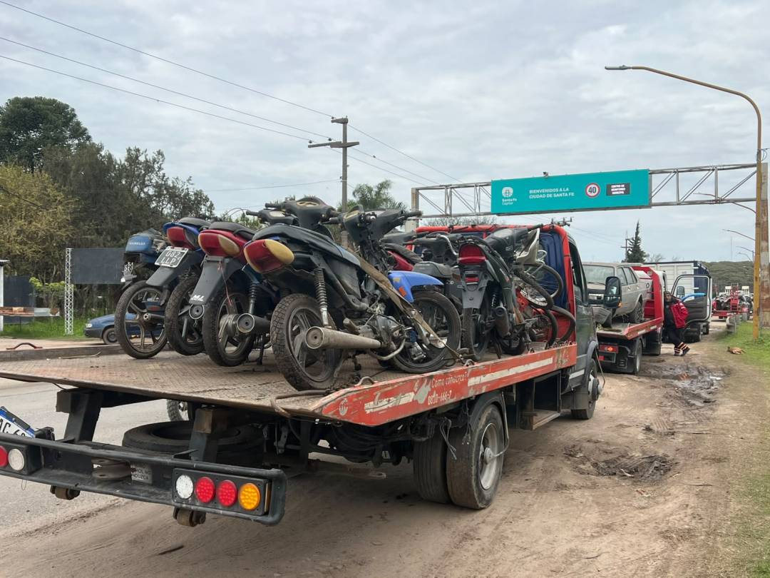 Provincia retira los vehículos abandonados en la Subcomisaría 18ª
