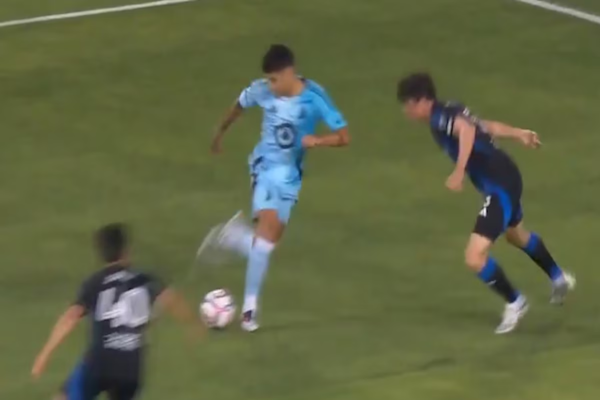 El golazo de rabona de un argentino que se candidatea mejor del año