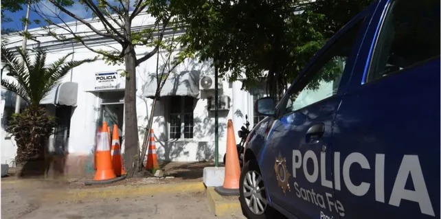 Imputaron a una médica policial por la muerte de un hombre en la Comisaría Octava 