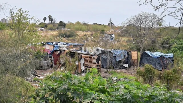 Confirmaron que 1.300 familias viven fuera de los anillos de defensas y alistan refugios